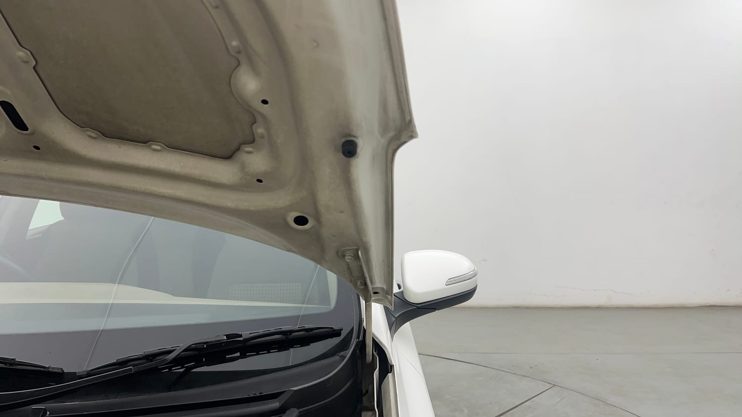 Used 2018 Hyundai Elite i20 Asta 1.2 (O) Petrol Manual engine ENGINE LEFT SIDE HINGE & APRON VIEW