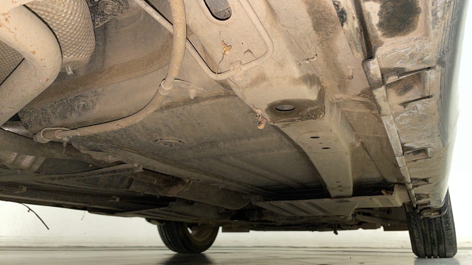 Used 2024 Toyota Glanza V AMT Petrol Automatic extra REAR RIGHT UNDERBODY VIEW