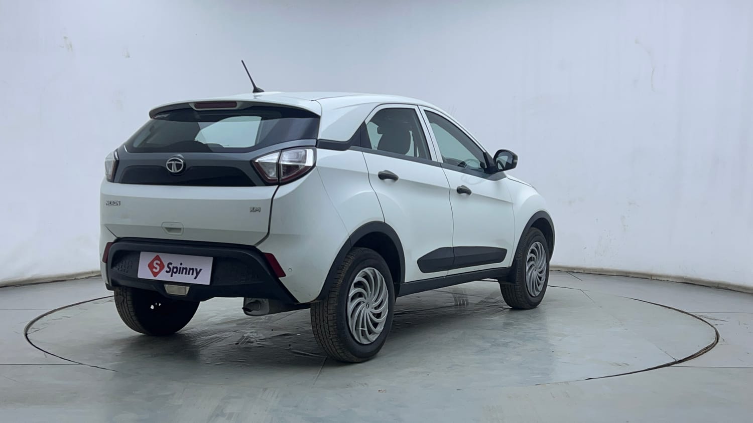 Used 2018 Tata Nexon XM Petrol Manual exterior RIGHT REAR CORNER VIEW