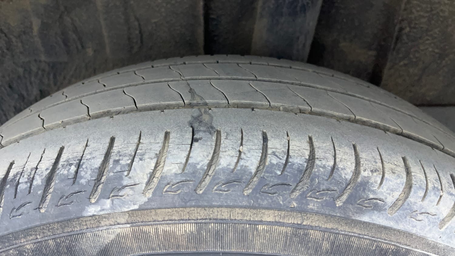 Used 2020 Renault Triber RXZ Petrol Manual tyres LEFT REAR TYRE TREAD VIEW