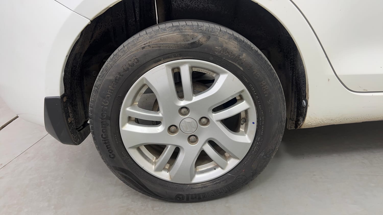 Used 2012 Maruti Suzuki Swift Dzire ZXI Petrol Manual tyres RIGHT REAR TYRE RIM VIEW
