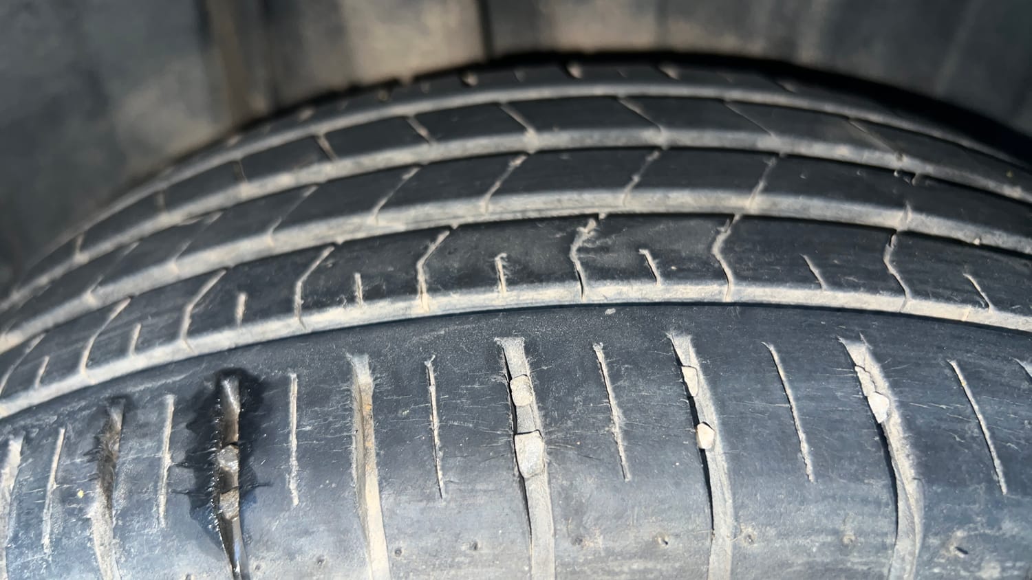 Used 2024 Toyota Glanza G AMT Petrol Automatic tyres RIGHT REAR TYRE TREAD VIEW