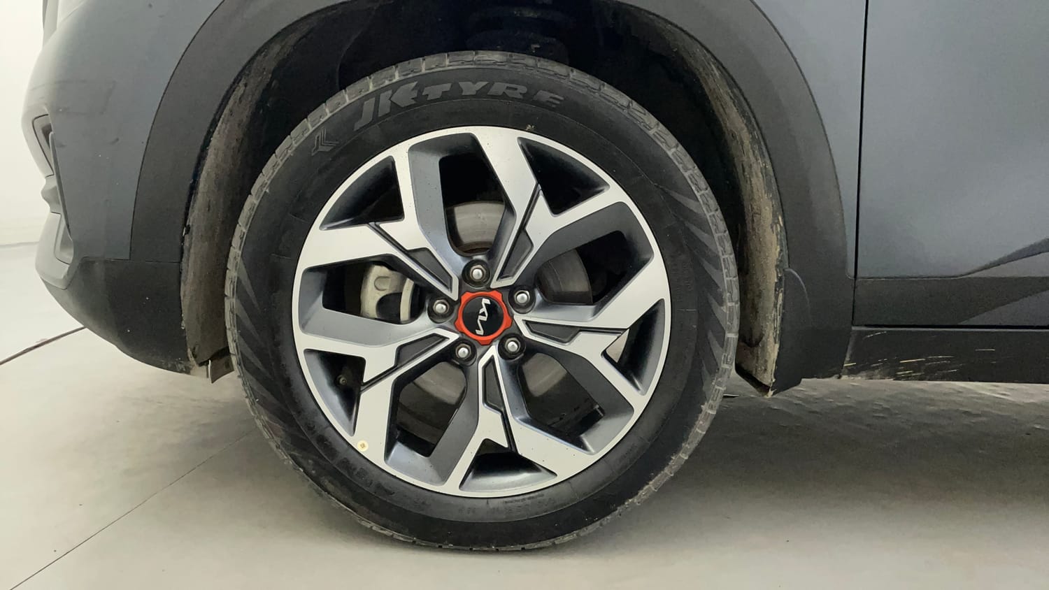 Used 2022 Kia Seltos X Line 1.4 DCT Petrol Automatic tyres LEFT FRONT TYRE RIM VIEW