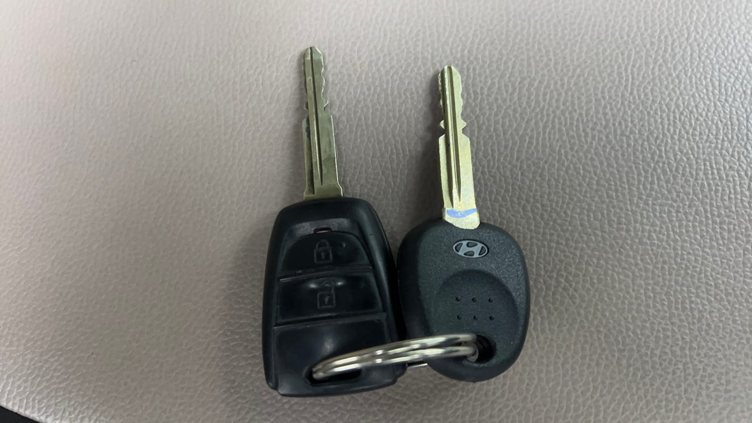 Used 2018 Hyundai Grand i10 Sportz AT 1.2 Kappa VTVT Petrol Automatic extra CAR KEY VIEW