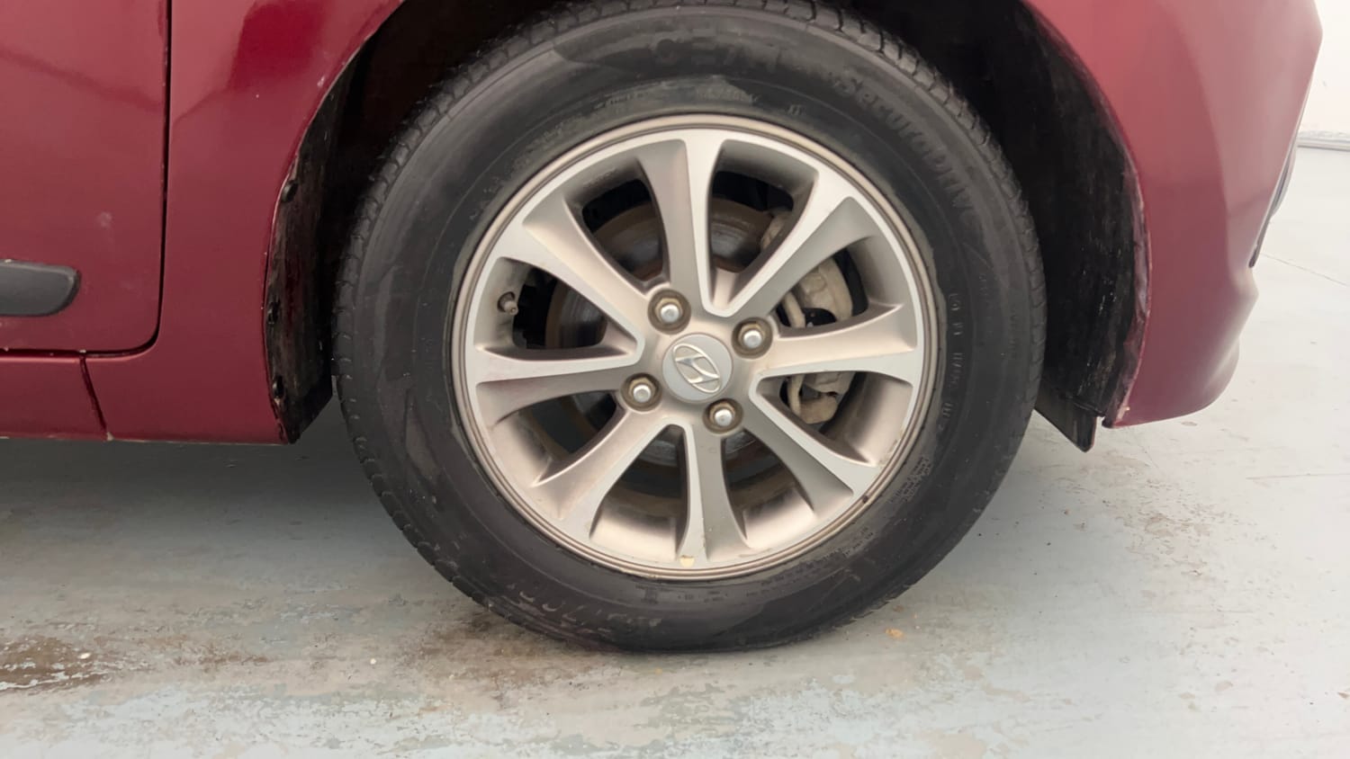 Used 2016 Hyundai Grand i10 Asta 1.2 Kappa VTVT (O) Petrol Manual tyres RIGHT FRONT TYRE RIM VIEW