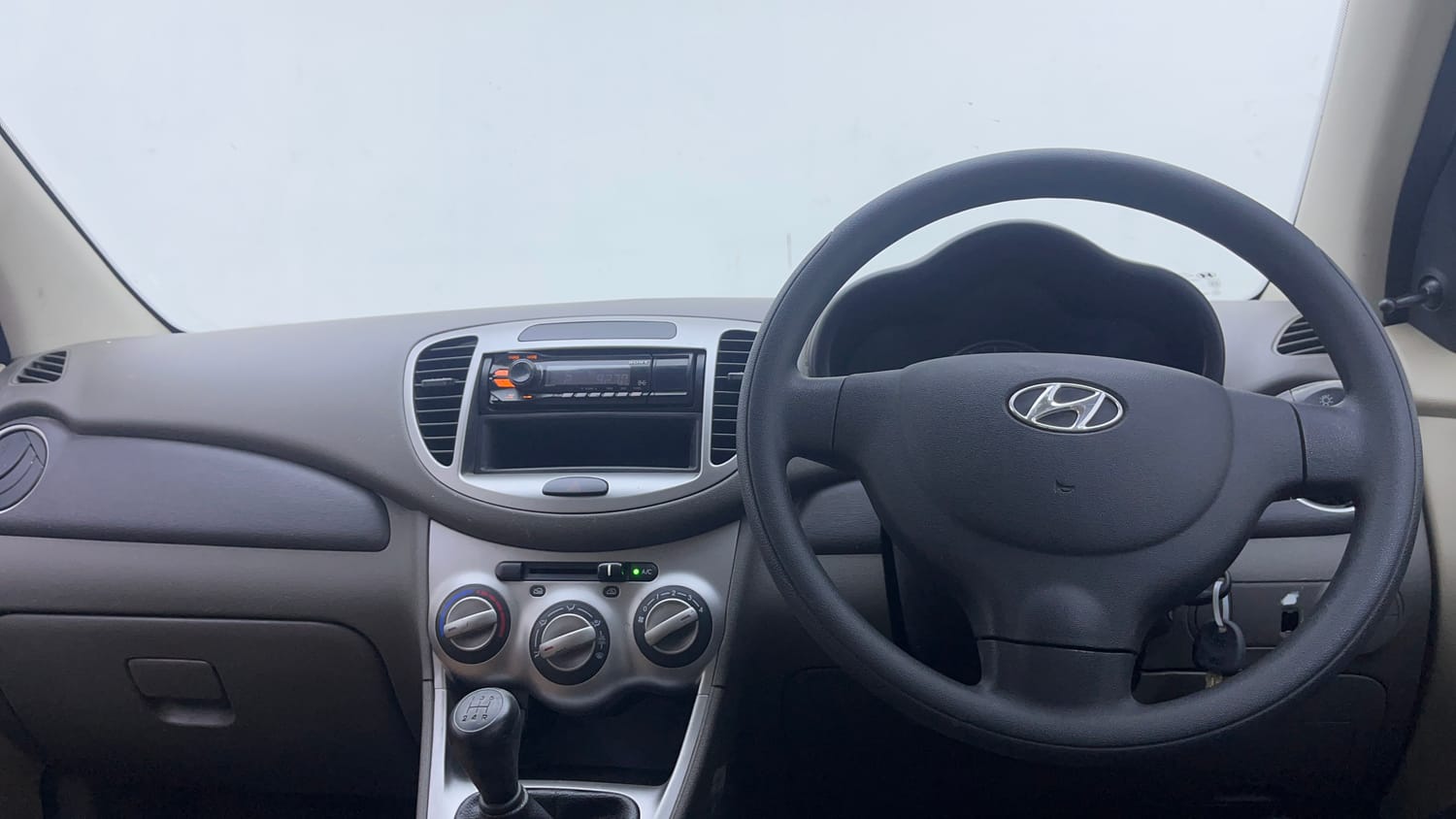 Used 2014 Hyundai i10 Magna 1.1 iRDE2 Petrol Manual interior DASHBOARD VIEW