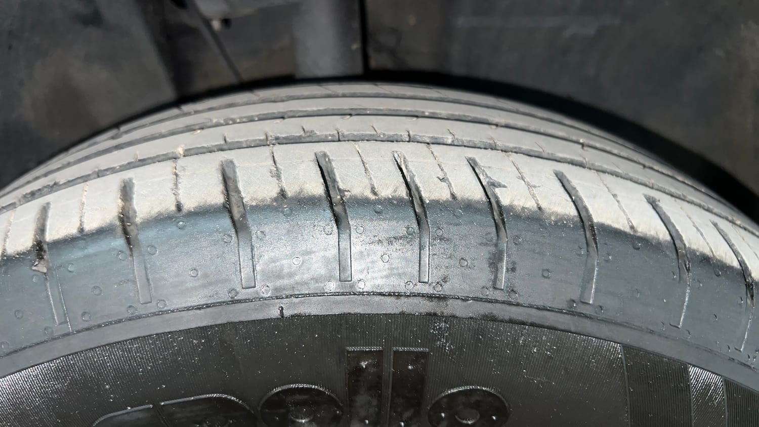 Used 2023 Tata Punch Adventure Rhythm Pack MT Petrol Manual tyres RIGHT FRONT TYRE TREAD VIEW