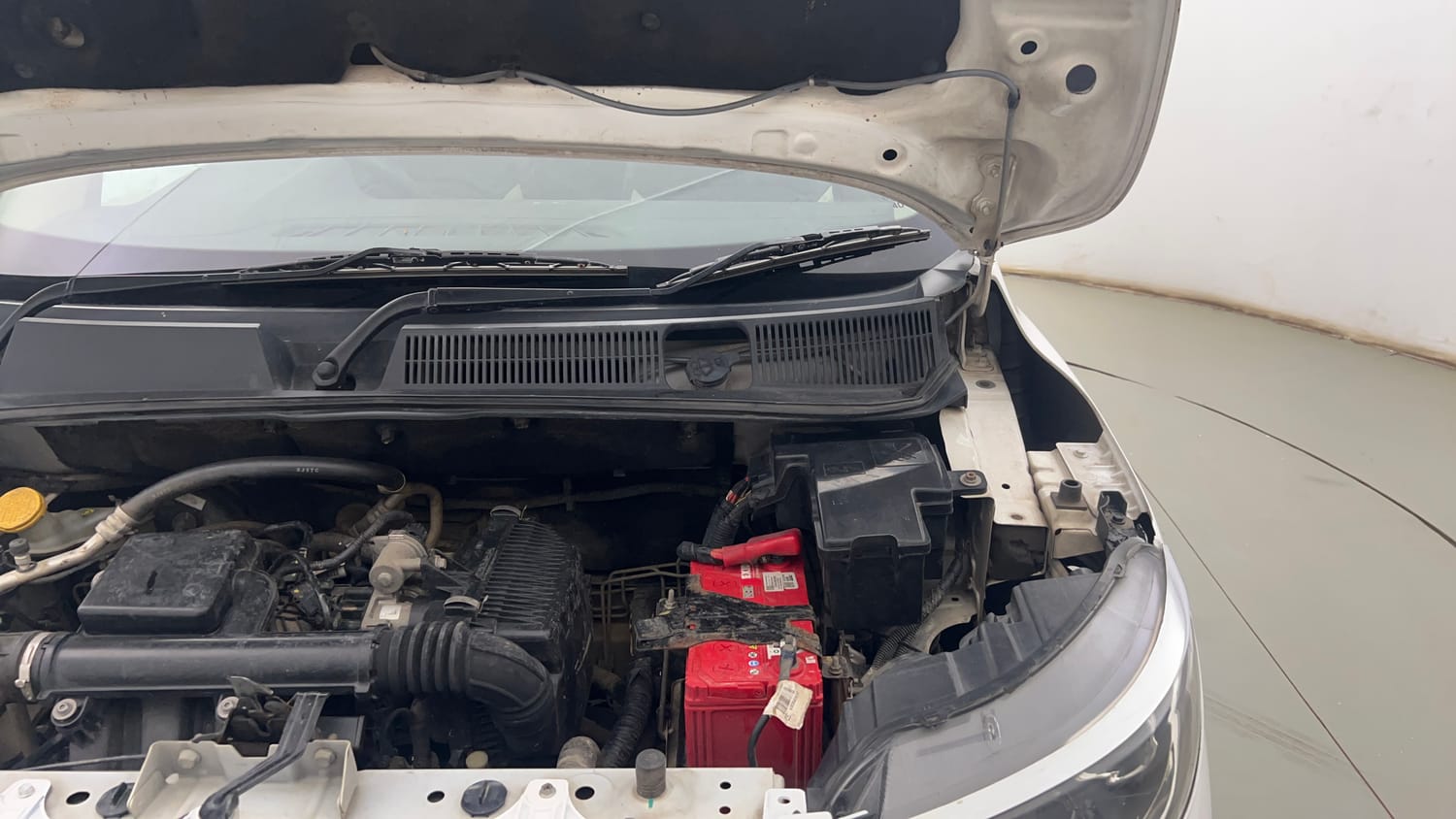Used 2022 Renault Triber RXZ Dual Tone Petrol Manual engine ENGINE LEFT SIDE HINGE & APRON VIEW