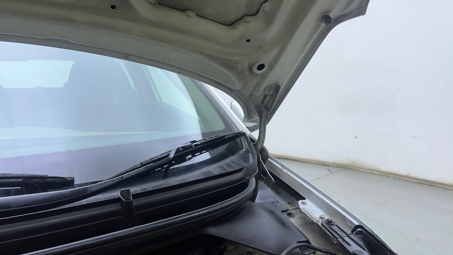 Used 2018 Hyundai Elite i20 Asta 1.2 AT Petrol Automatic engine ENGINE LEFT SIDE HINGE & APRON VIEW