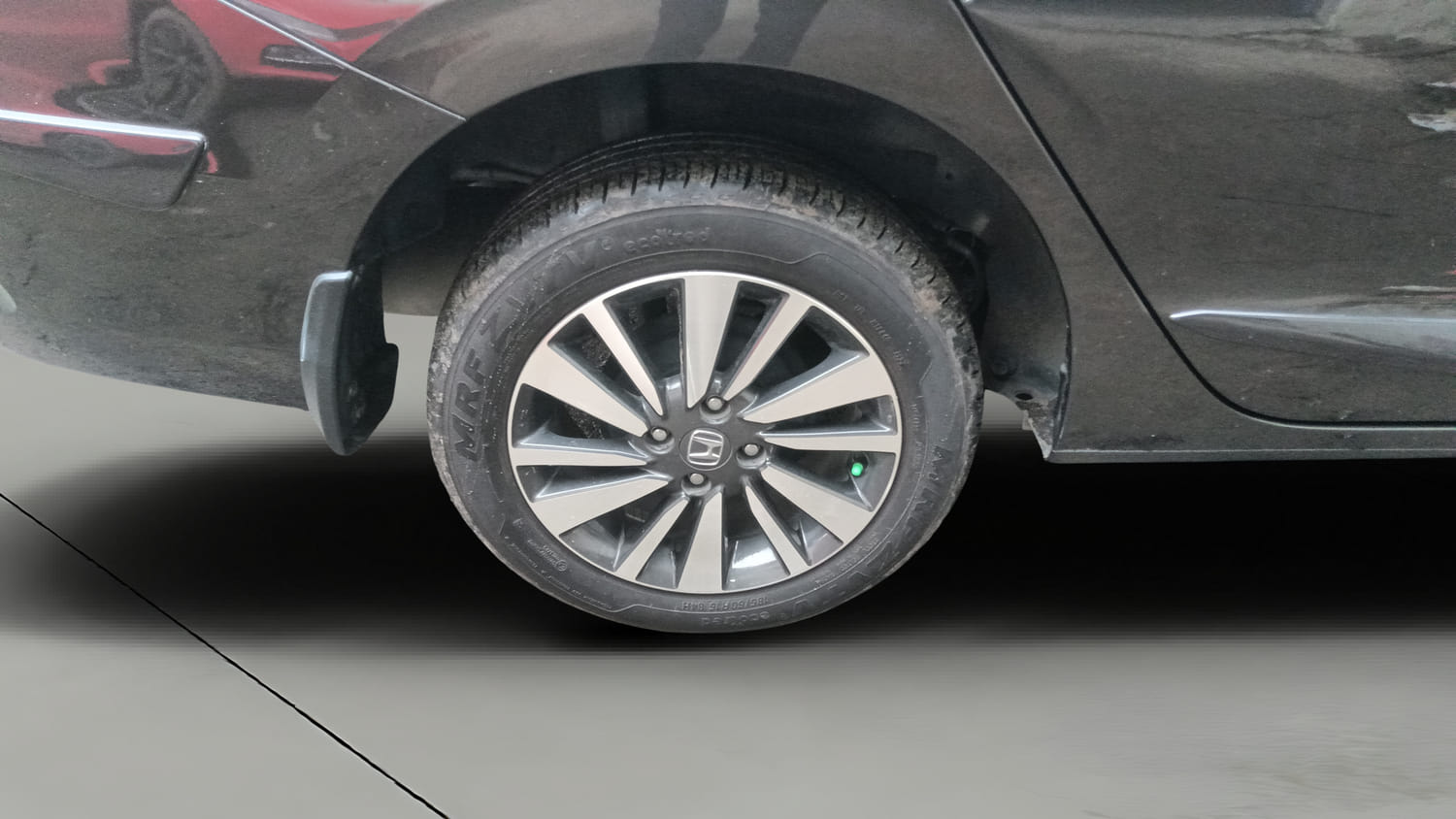 Used 2024 Honda City V Petrol CVT Petrol Automatic tyres RIGHT REAR TYRE RIM VIEW