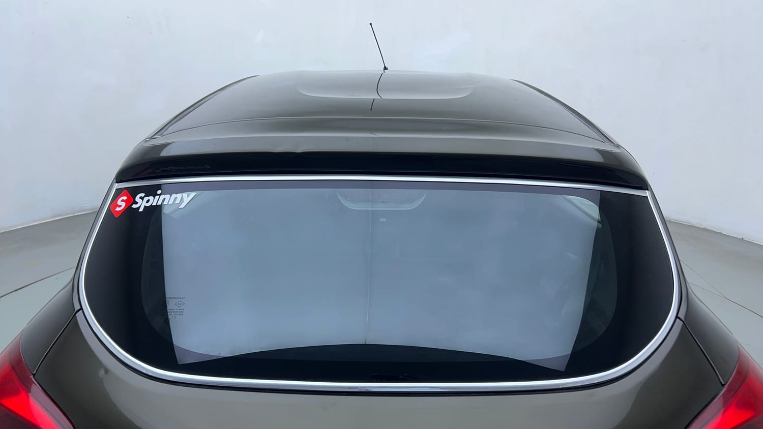Used 2018 Renault Kwid 1.0 RXT Petrol Manual exterior BACK WINDSHIELD VIEW