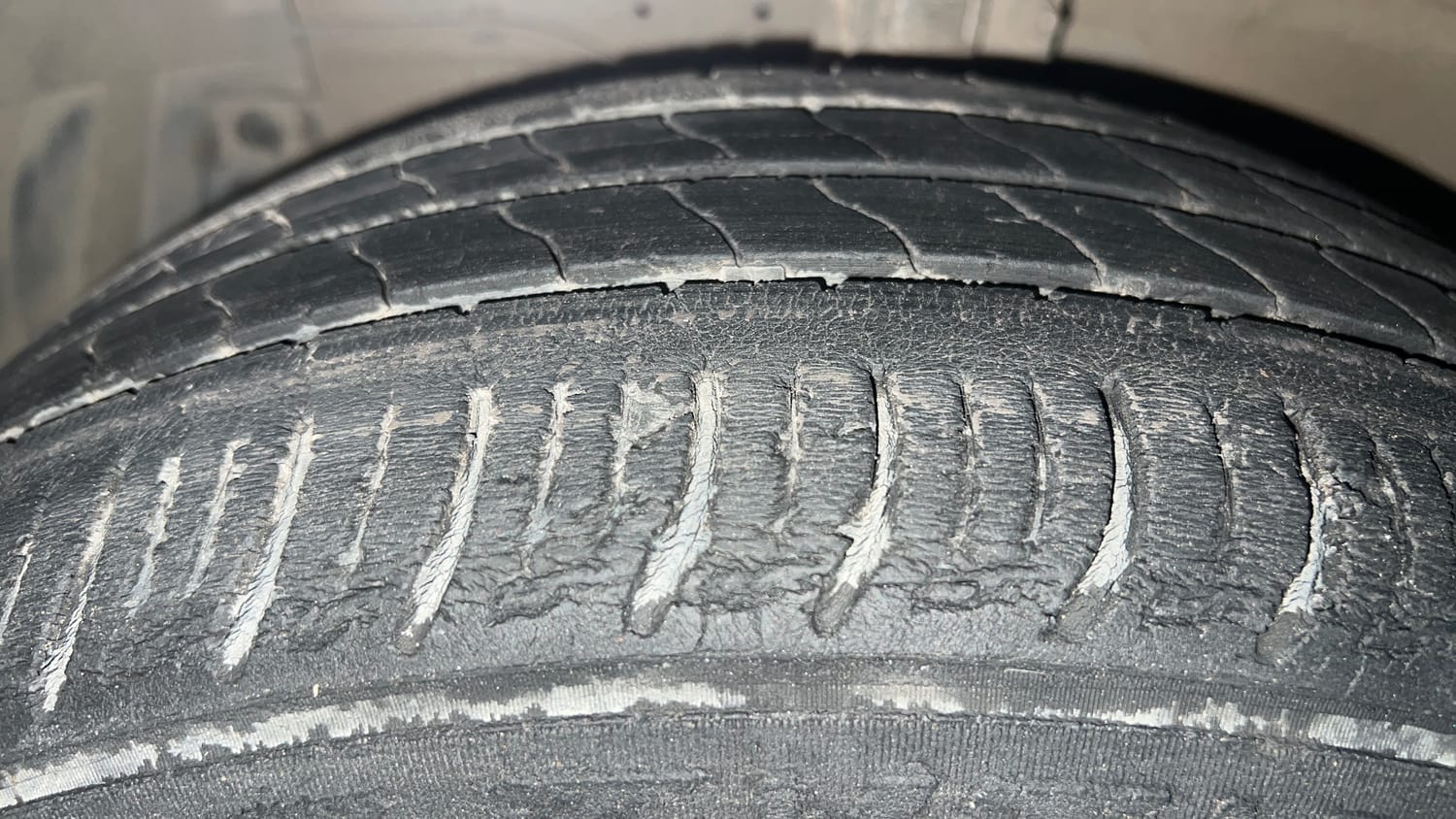 Used 2018 Maruti Suzuki Ciaz Alpha Hybrid 1.5 Petrol Manual tyres LEFT FRONT TYRE TREAD VIEW