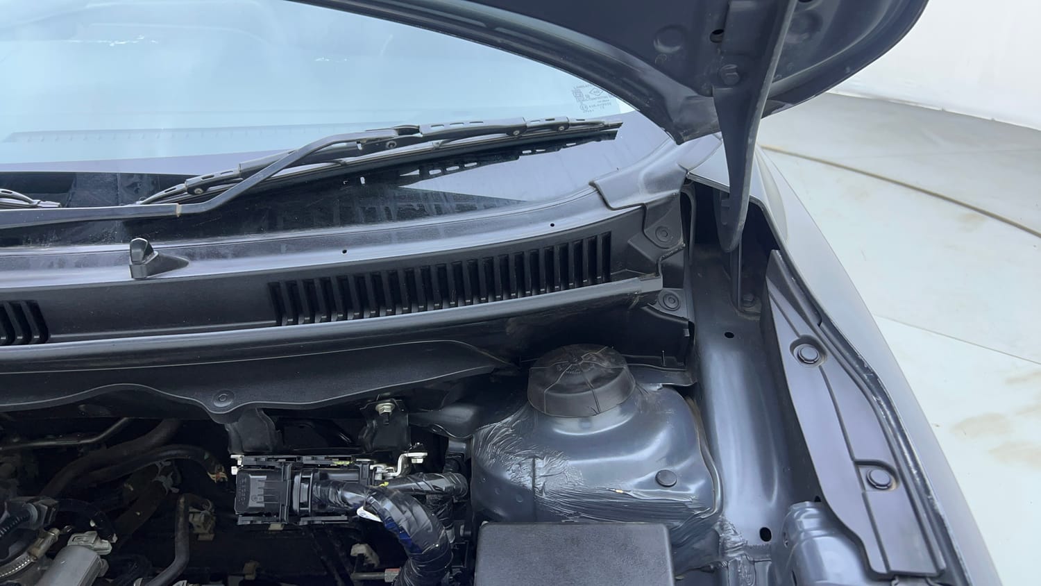 Used 2024 Toyota Glanza G AMT Petrol Automatic engine ENGINE LEFT SIDE HINGE & APRON VIEW