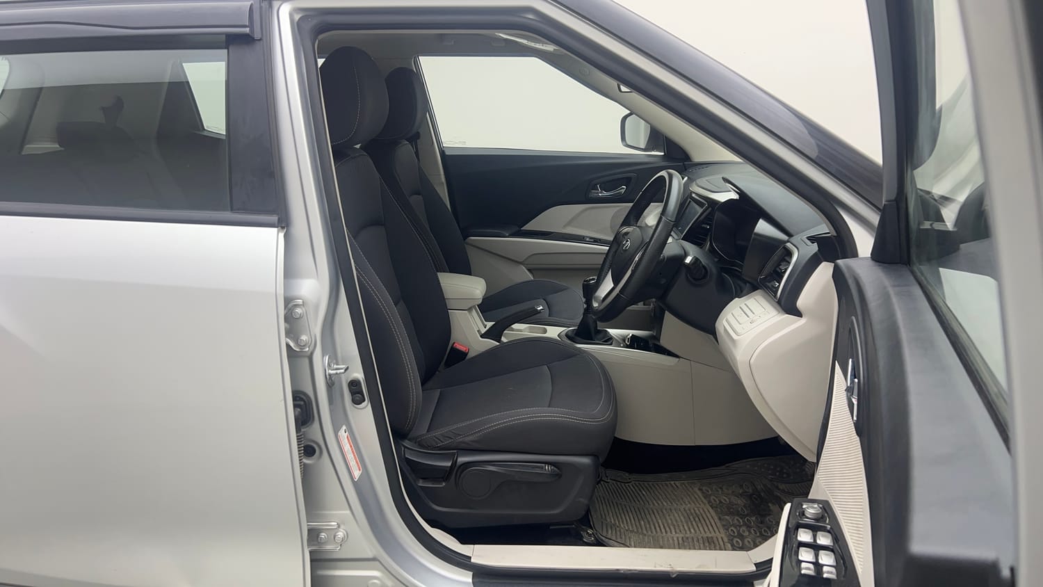 Used 2022 Mahindra XUV 300 W8 1.5 Diesel Diesel Manual interior RIGHT SIDE FRONT DOOR CABIN VIEW