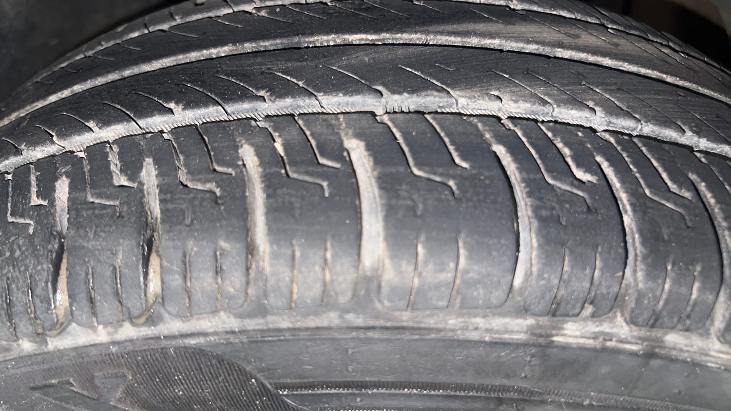 Used 2016 Tata Tiago Revotron XT Petrol Manual tyres RIGHT FRONT TYRE TREAD VIEW
