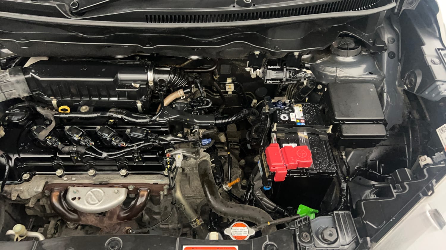 Used 2022 Maruti Suzuki XL6 Zeta AT Petrol Petrol Automatic engine ENGINE LEFT SIDE VIEW