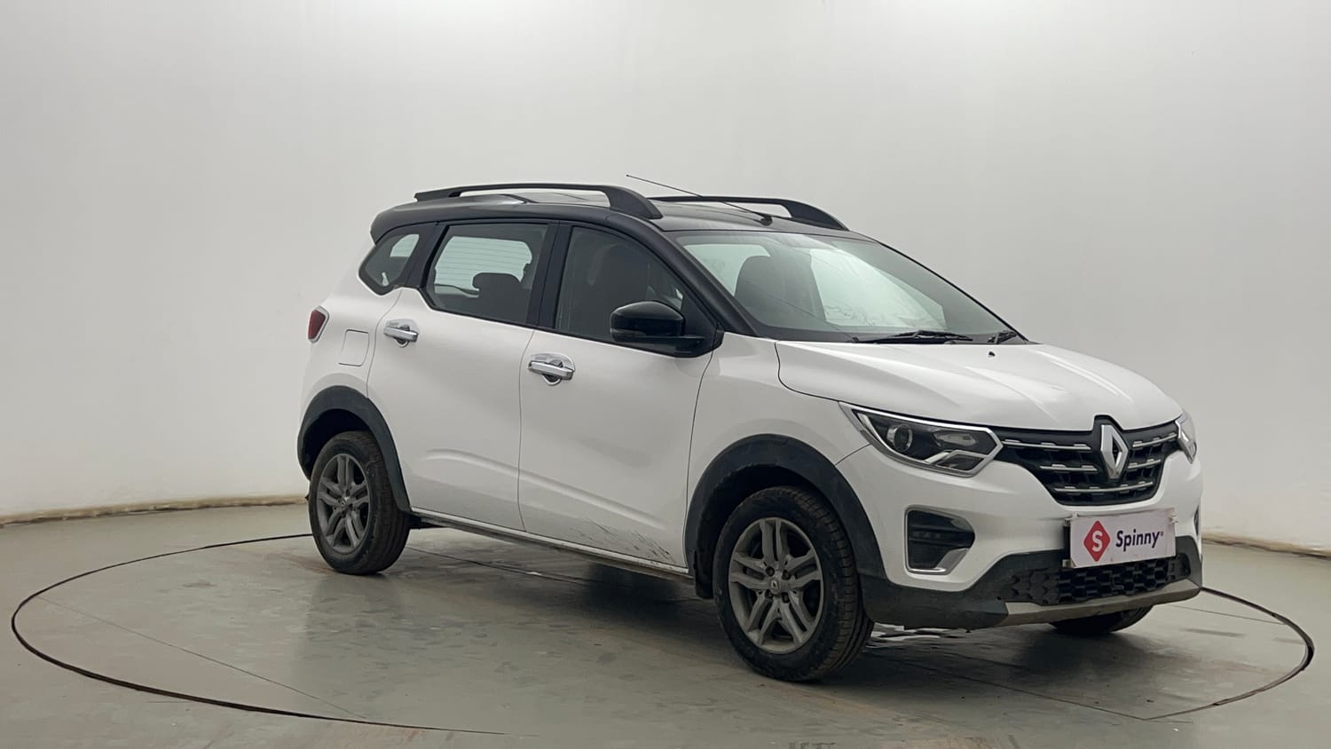 Used 2022 Renault Triber RXZ Dual Tone Petrol Manual exterior RIGHT FRONT CORNER VIEW