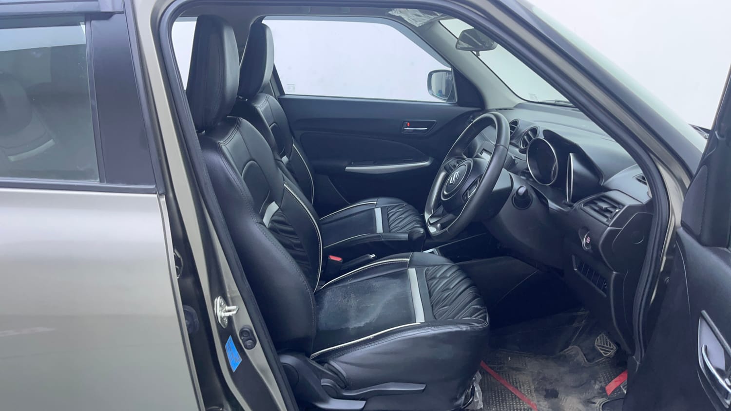 Used 2020 Maruti Suzuki Swift ZXi AMT Petrol Automatic interior RIGHT SIDE FRONT DOOR CABIN VIEW