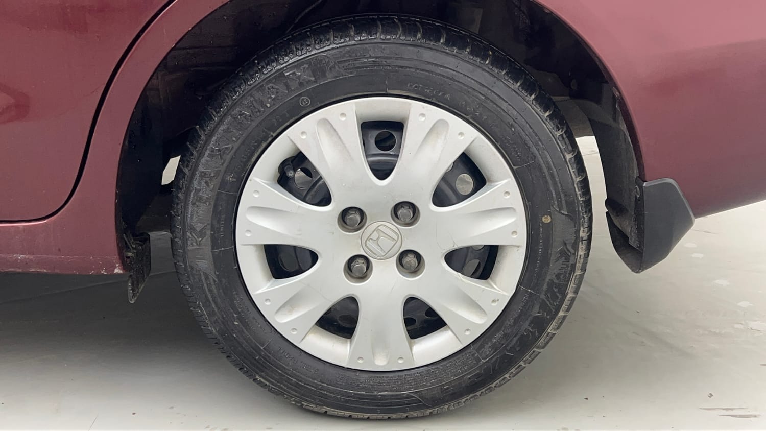 Used 2015 Honda Amaze 1.2 S i-VTEC Petrol Manual tyres LEFT REAR TYRE RIM VIEW