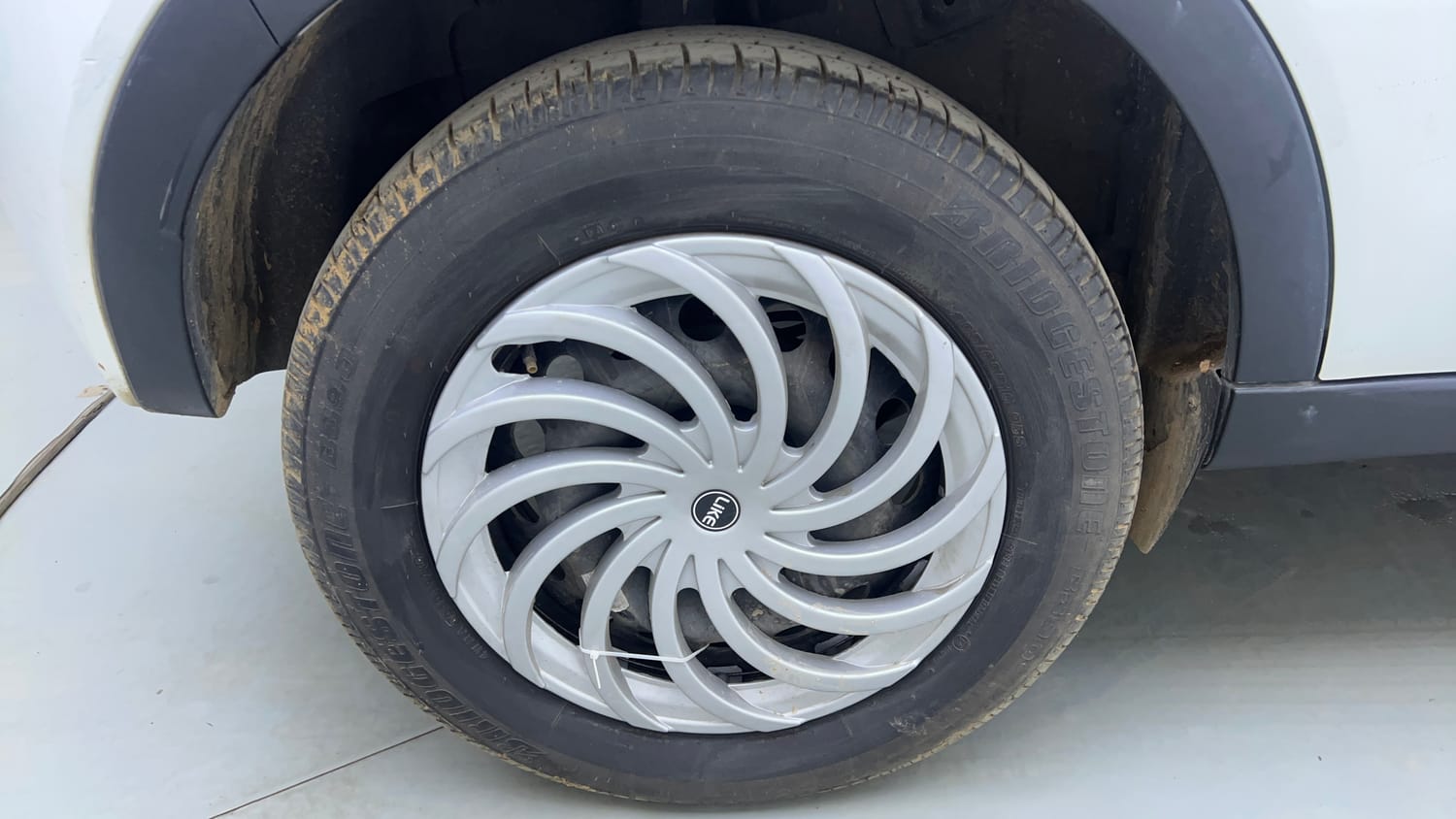 Used 2018 Tata Nexon XM Petrol Manual tyres RIGHT REAR TYRE RIM VIEW