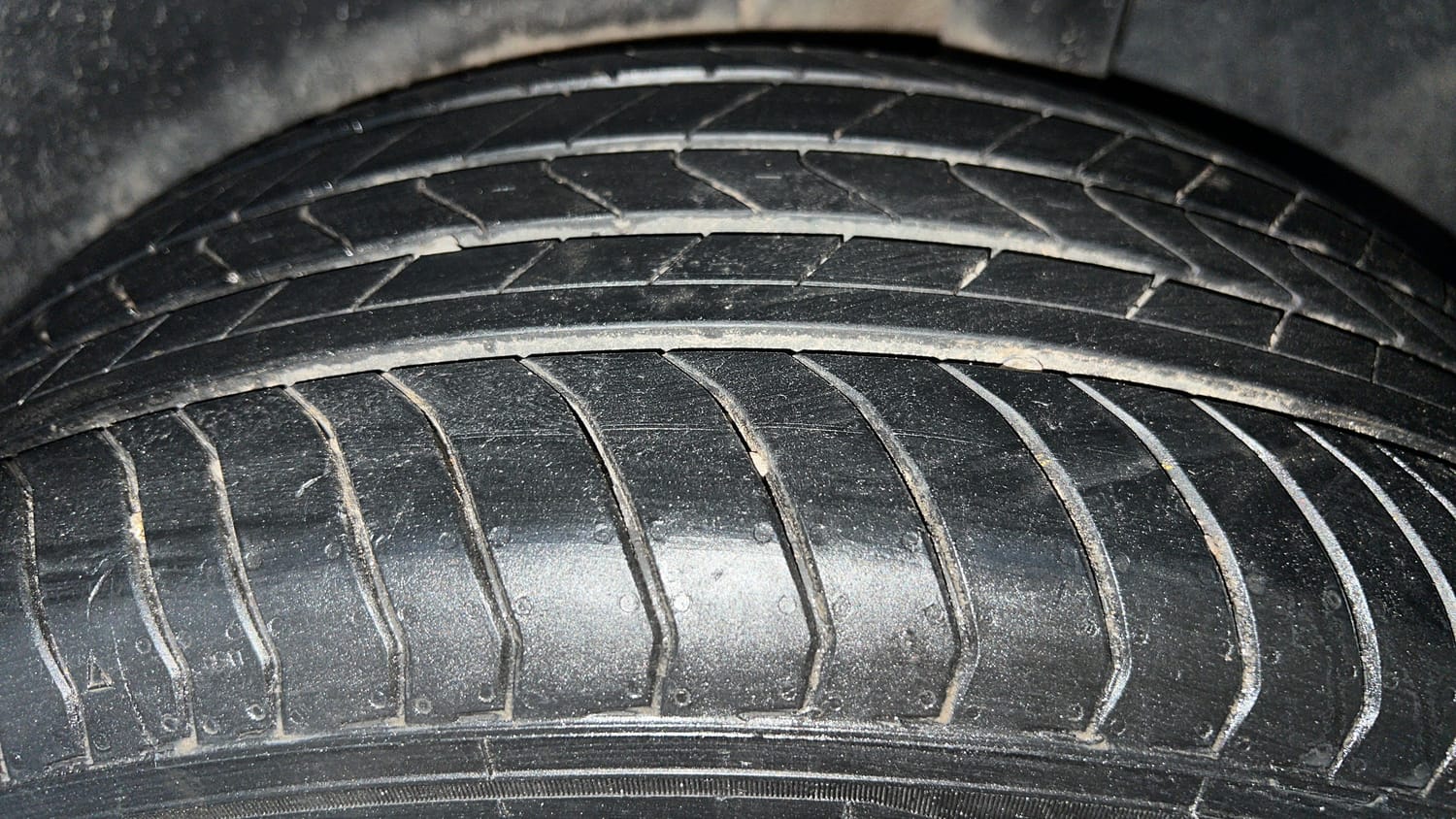 Used 2025 MG Motors Windsor EV Essence Pro Electric Automatic tyres LEFT REAR TYRE TREAD VIEW