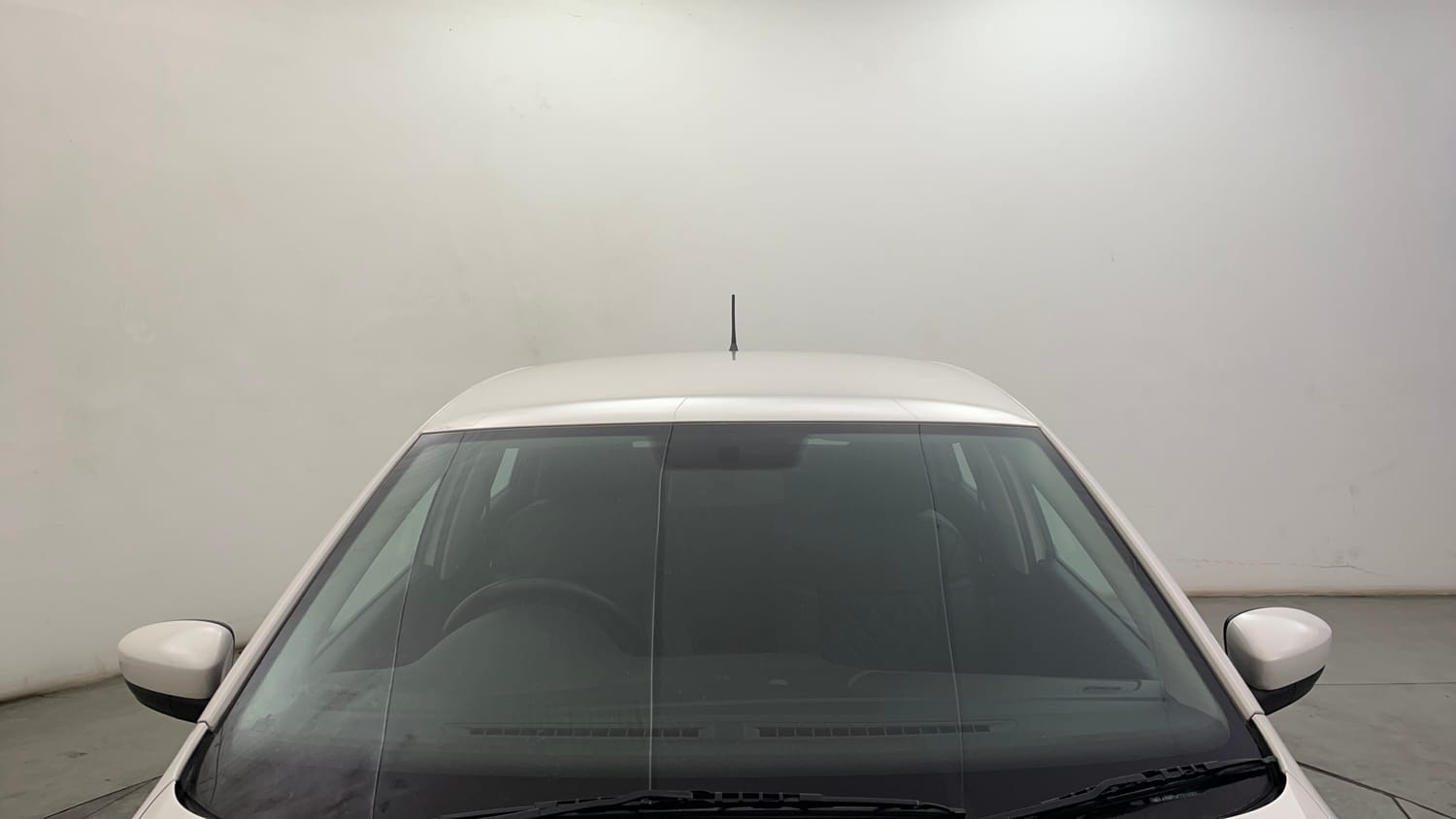 Used 2015 Volkswagen Polo Comfortline 1.2L (P) Petrol Manual exterior FRONT WINDSHIELD VIEW