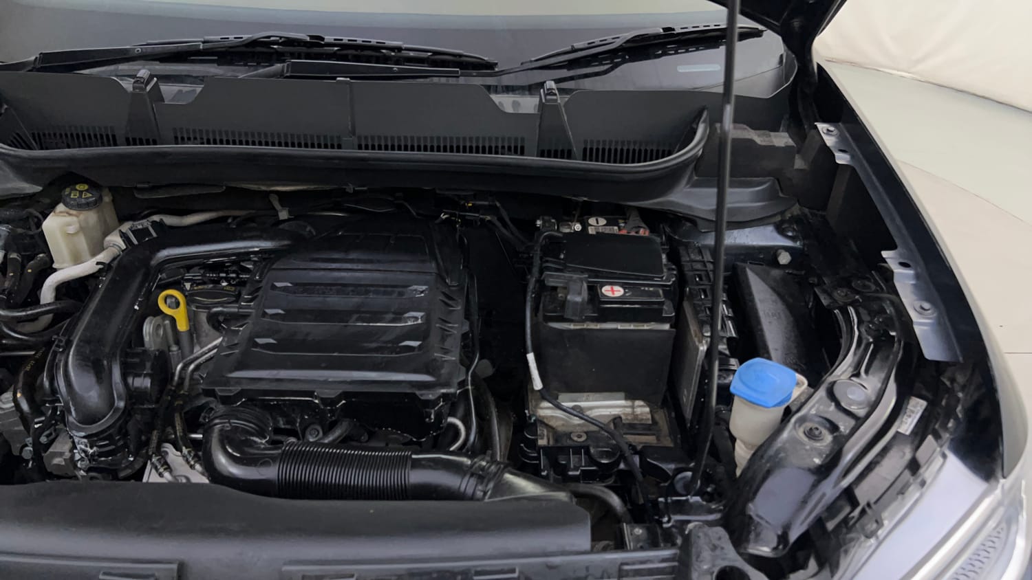 Used 2022 Volkswagen Taigun Topline 1.0 TSI MT Petrol Manual engine ENGINE LEFT SIDE HINGE & APRON VIEW