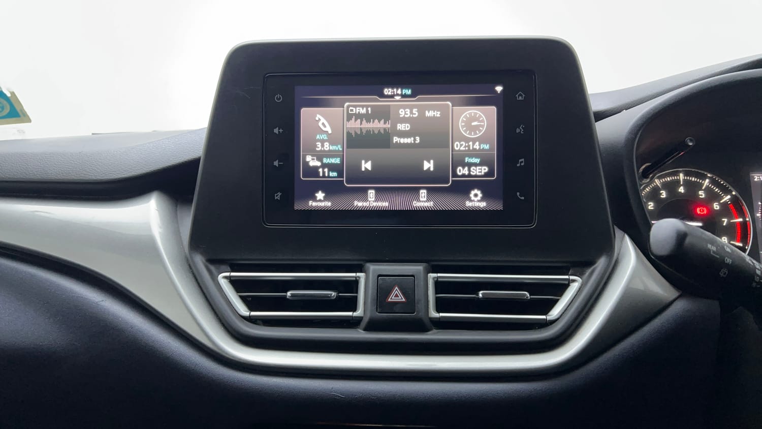 Used 2022 Maruti Suzuki Baleno Zeta MT Petrol Manual top_features Touch screen infotainment system