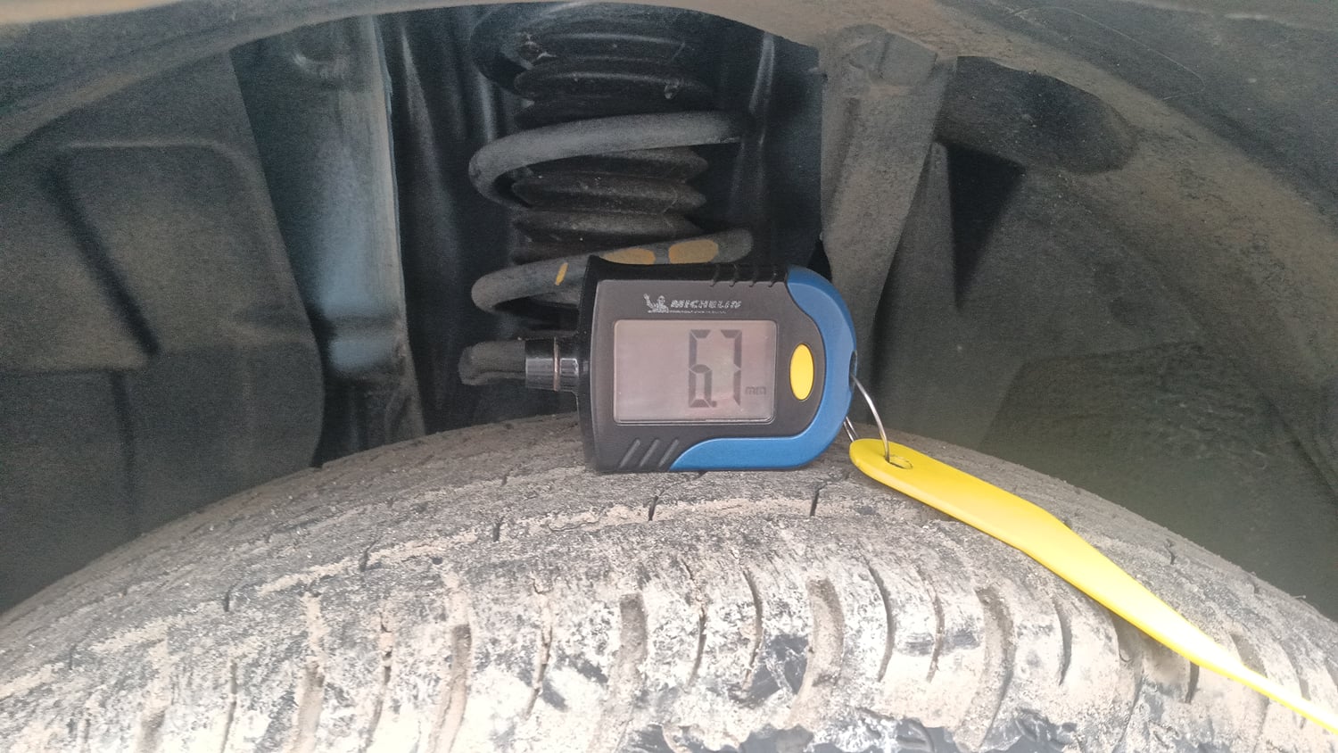 Used 2023 Nissan Magnite XV AMT Petrol Automatic tyres LEFT FRONT TYRE TREAD VIEW