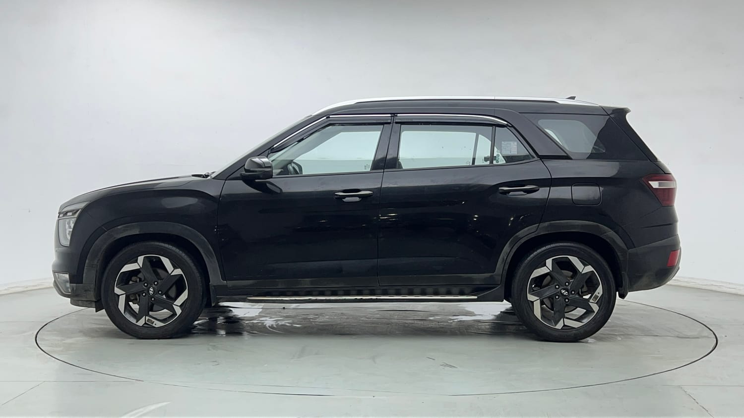 Used 2022 Hyundai Alcazar Signature (O) 7 Seater 1.5 Diesel AT Diesel Automatic exterior LEFT SIDE VIEW