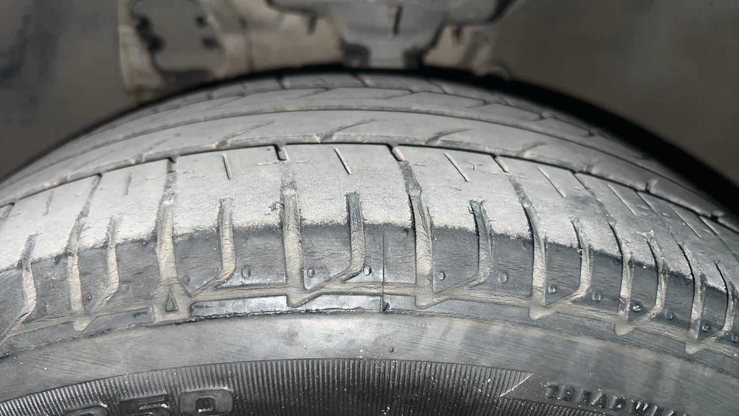 Used 2018 Hyundai Elite i20 Asta 1.2 (O) Petrol Manual tyres LEFT FRONT TYRE TREAD VIEW