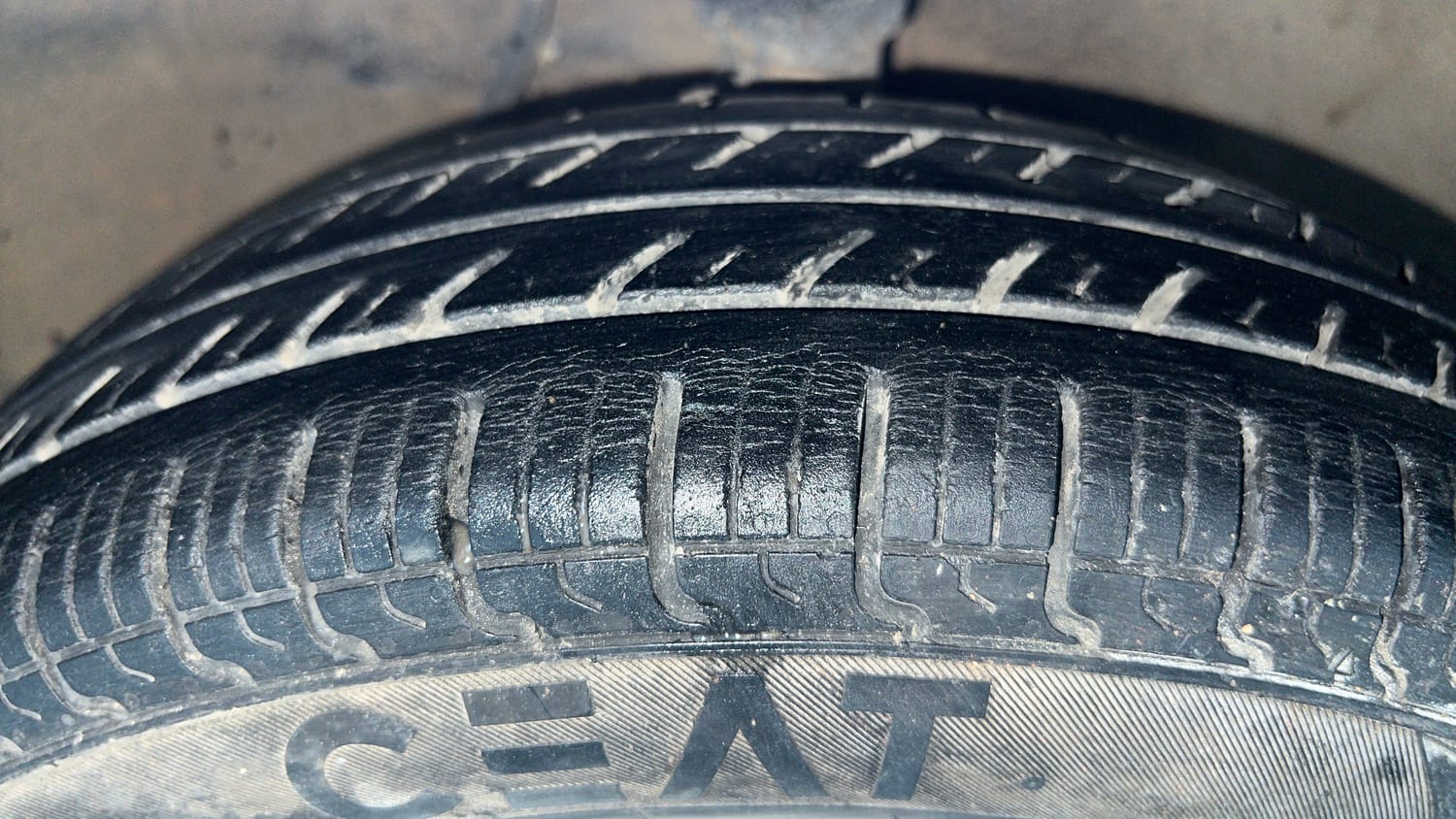Used 2018 Maruti Suzuki Alto 800 LXi Petrol Manual tyres RIGHT FRONT TYRE TREAD VIEW