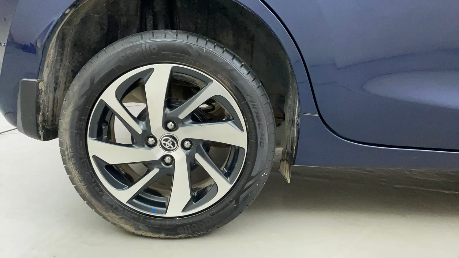 Used 2024 Toyota Glanza V AMT Petrol Automatic tyres RIGHT REAR TYRE RIM VIEW