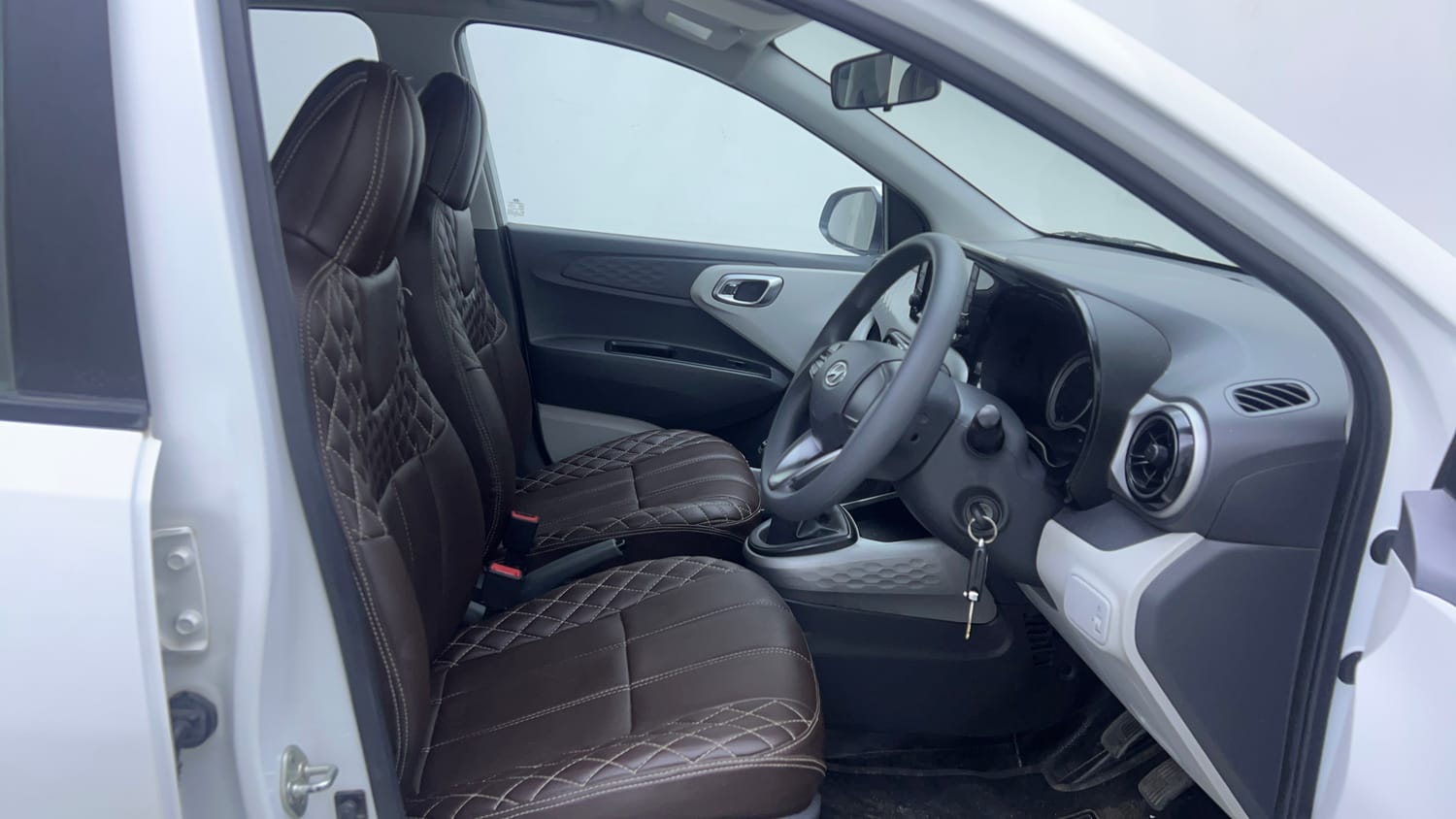Used 2022 Hyundai Grand i10 Nios Sportz U2 1.2 CRDi Diesel Manual interior RIGHT SIDE FRONT DOOR CABIN VIEW
