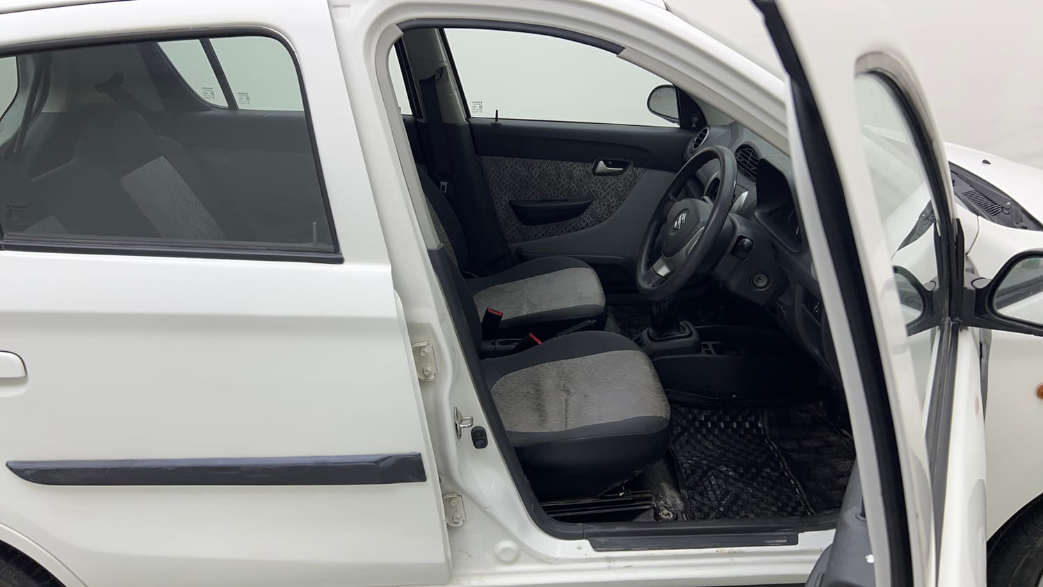 Used 2018 Maruti Suzuki Alto 800 LXi Petrol Manual interior RIGHT SIDE FRONT DOOR CABIN VIEW