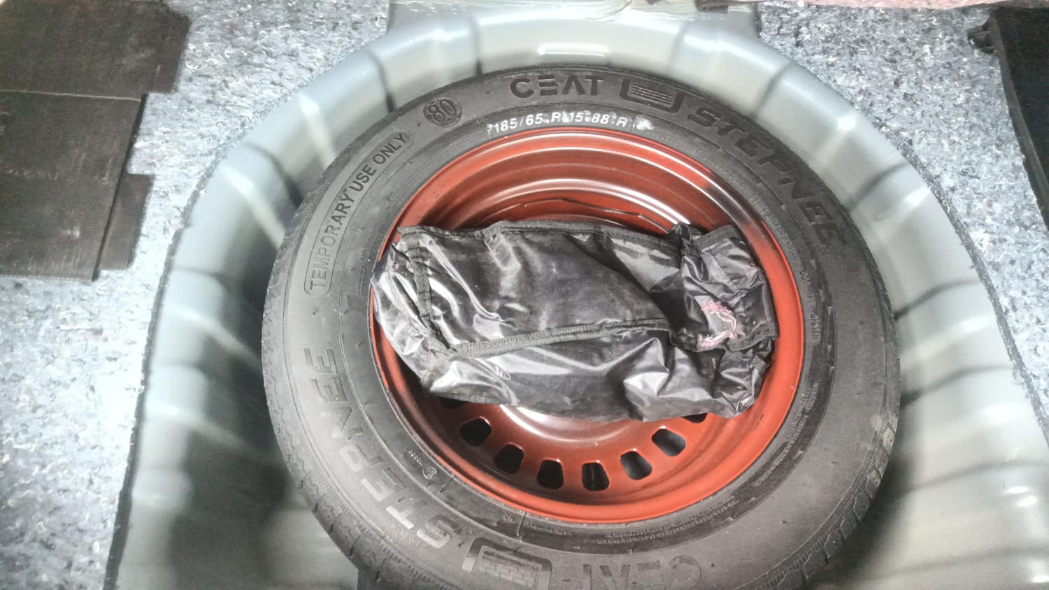 Used 2023 Nissan Magnite XV AMT Petrol Automatic tyres SPARE TYRE VIEW