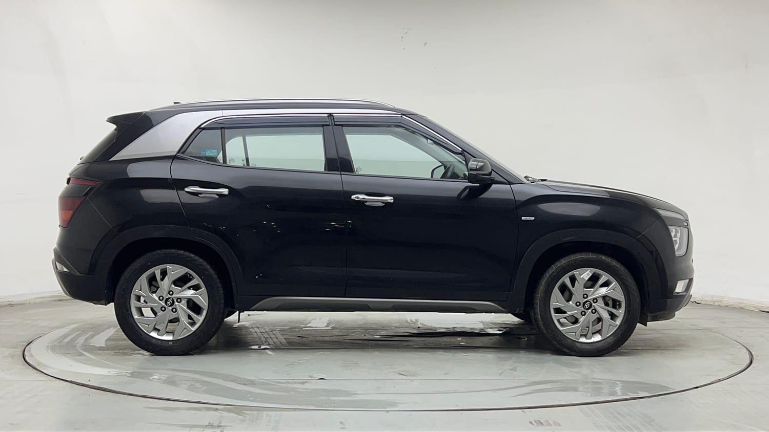 Used 2024 Hyundai Creta SX 1.5 Petrol IVT Petrol Automatic exterior RIGHT SIDE VIEW