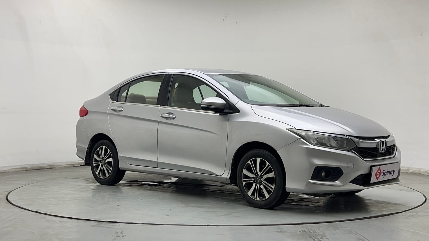 Used 2018 Honda City V Petrol Petrol Manual exterior RIGHT FRONT CORNER VIEW