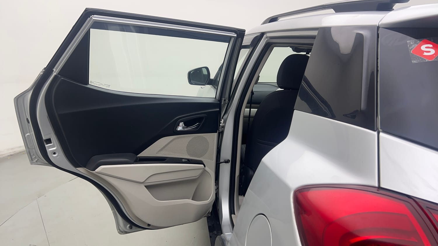 Used 2022 Mahindra XUV 300 W8 1.5 Diesel Diesel Manual interior LEFT REAR DOOR OPEN VIEW