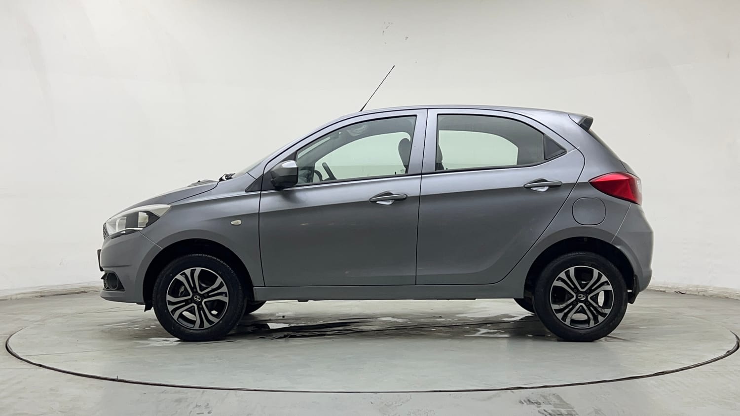 Used 2020 Tata Tiago Revotron XZA Petrol Automatic exterior LEFT SIDE VIEW