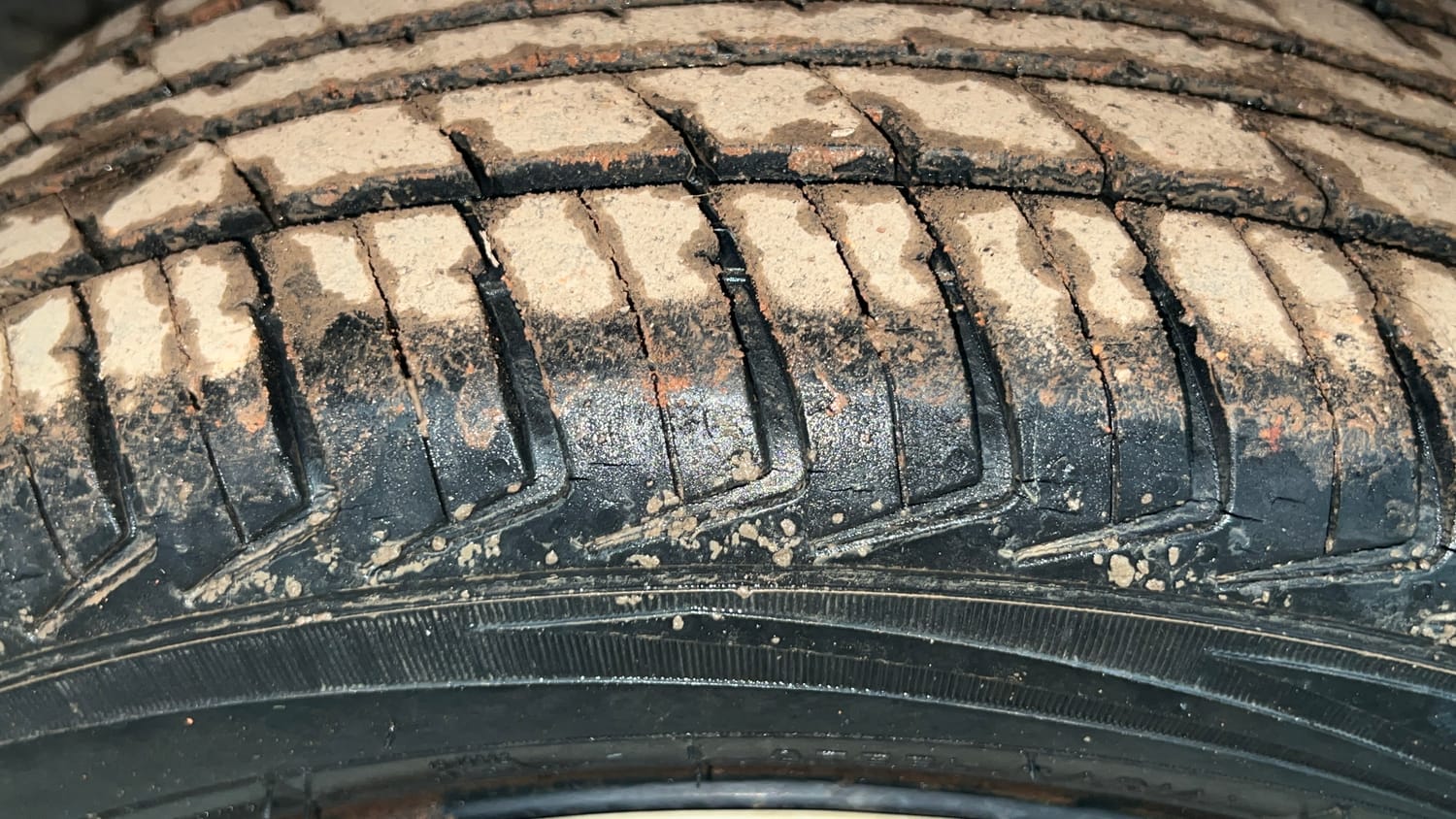 Used 2013 Maruti Suzuki Wagon R VXI Petrol Manual tyres RIGHT REAR TYRE TREAD VIEW