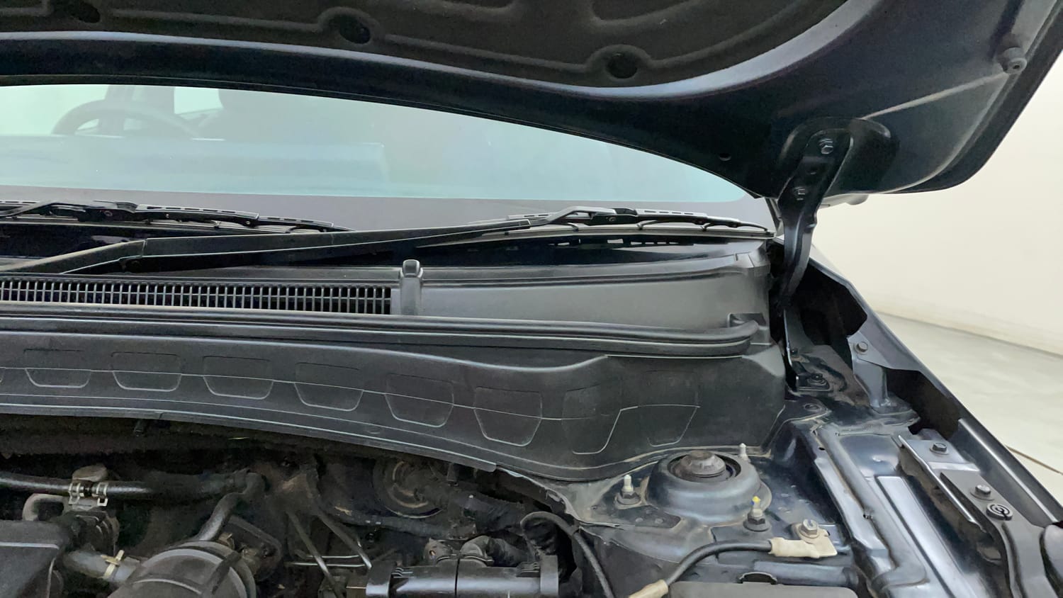 Used 2022 Kia Seltos X Line 1.4 DCT Petrol Automatic engine ENGINE LEFT SIDE HINGE & APRON VIEW