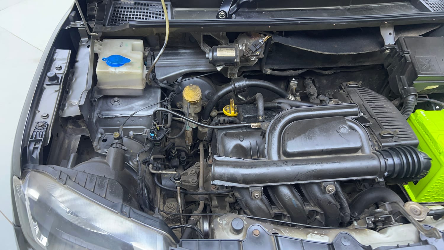 Used 2018 Renault Kwid 1.0 RXT Petrol Manual engine ENGINE RIGHT SIDE VIEW