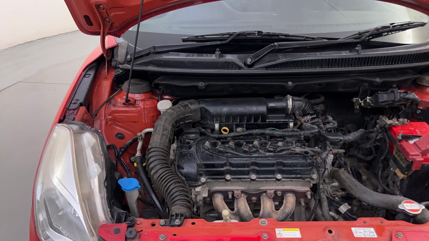 Used 2016 Maruti Suzuki Baleno Zeta 1.2 AT Petrol Automatic engine ENGINE RIGHT SIDE HINGE & APRON VIEW