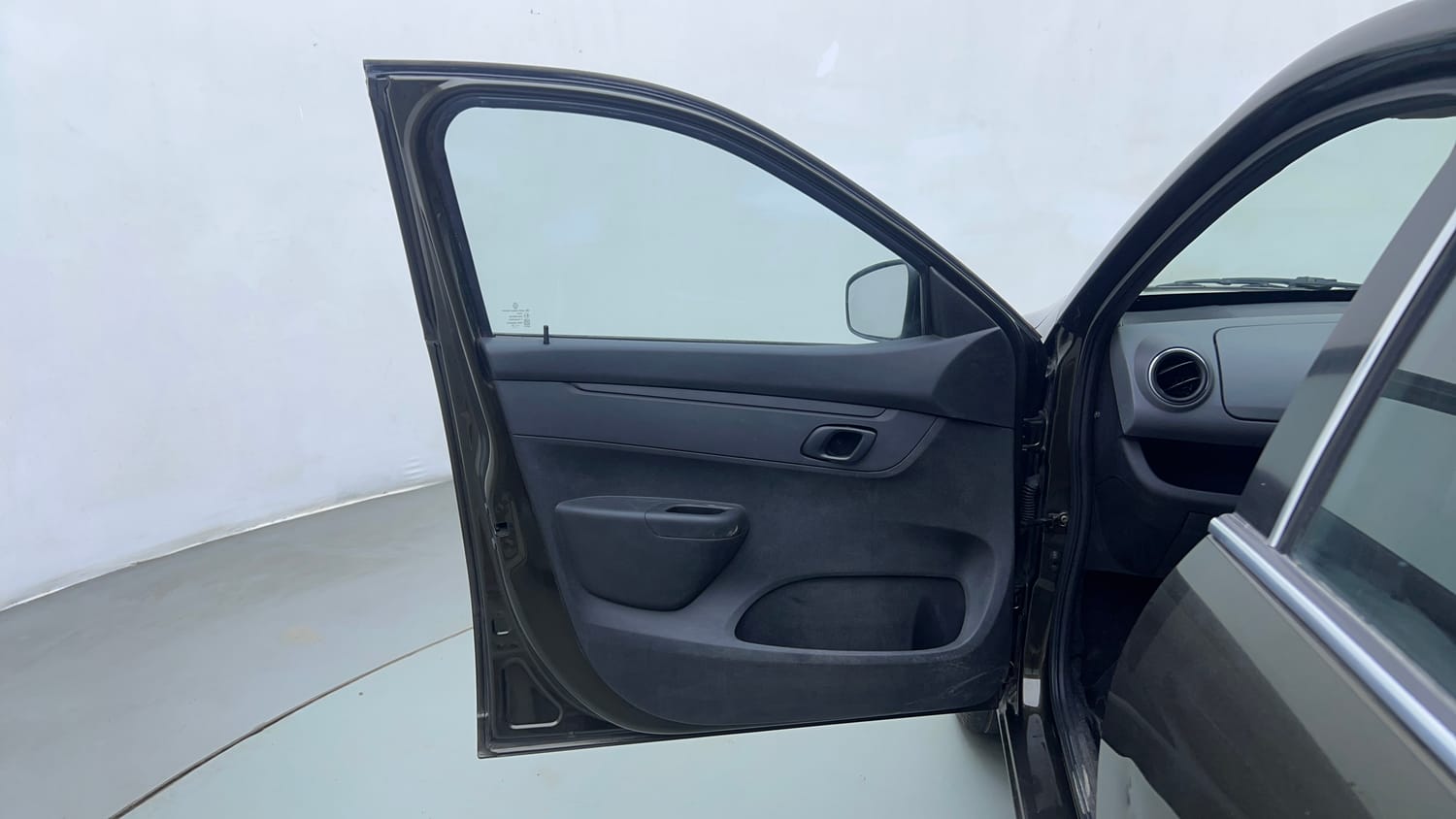 Used 2018 Renault Kwid 1.0 RXT Petrol Manual interior LEFT FRONT DOOR OPEN VIEW