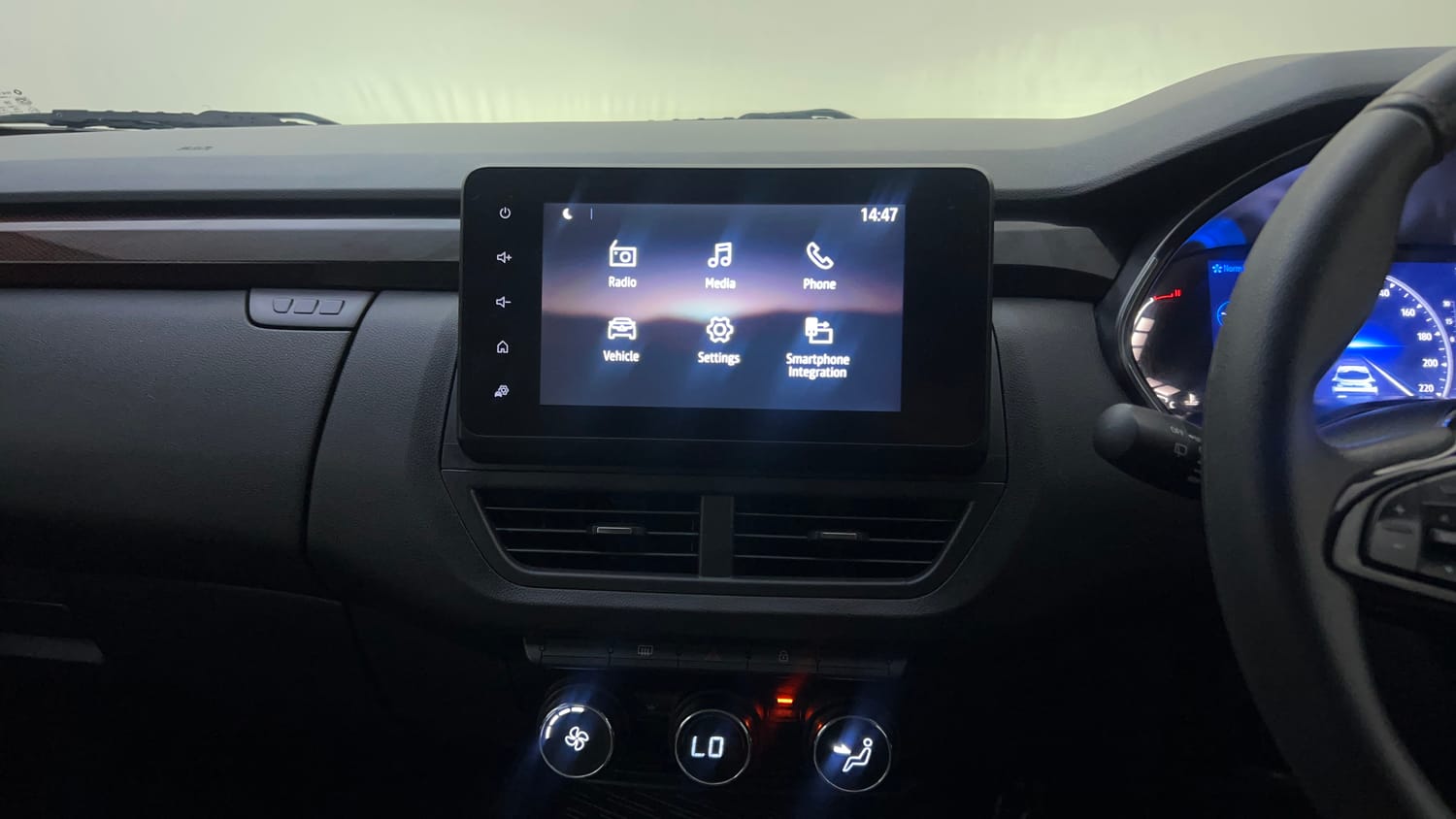 Used 2022 Renault Kiger RXZ 1.0 Turbo MT Petrol Manual top_features Integrated (in-dash) music system