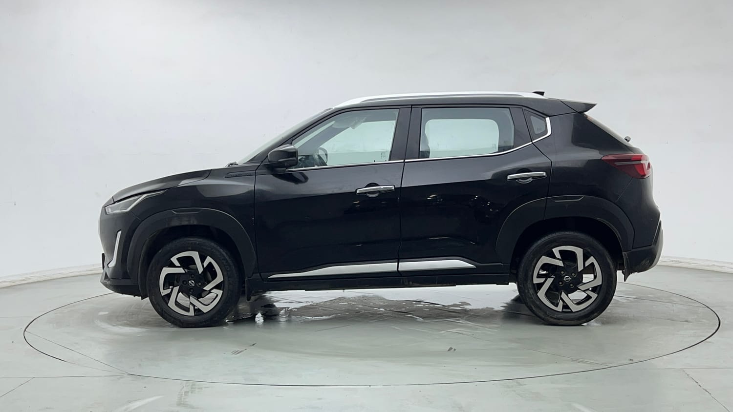 Used 2023 Nissan Magnite XV Premium Turbo CVT Petrol Automatic exterior LEFT SIDE VIEW