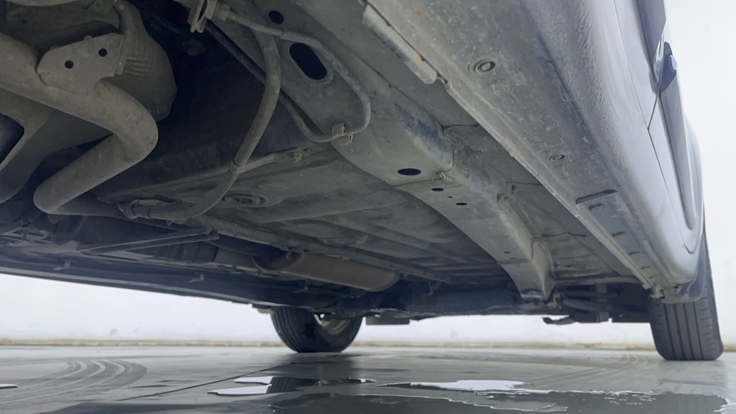 Used 2020 Maruti Suzuki Swift ZXi AMT Petrol Automatic extra REAR RIGHT UNDERBODY VIEW