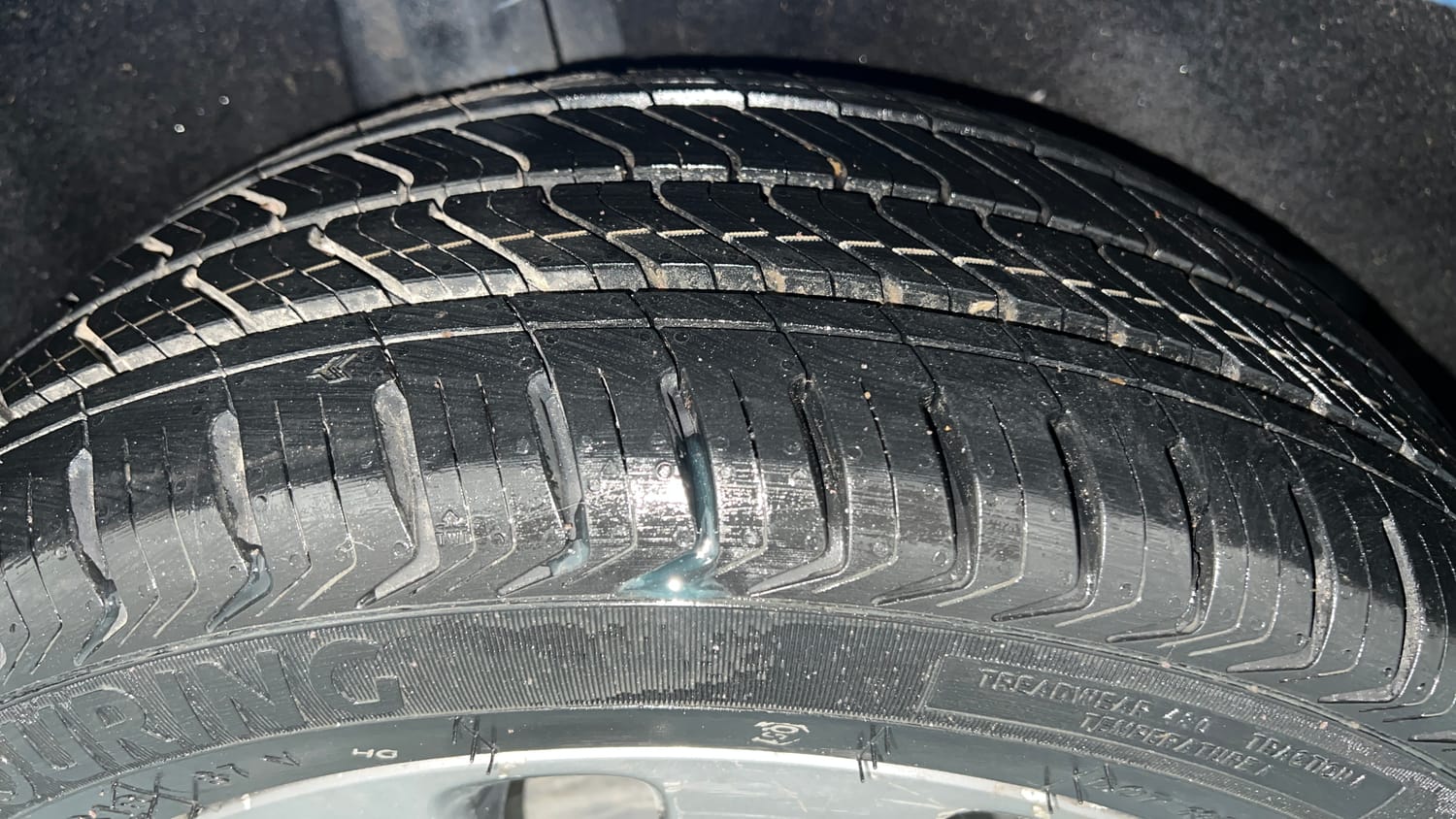 Used 2018 Maruti Suzuki Baleno Zeta 1.2 AT Petrol Automatic tyres RIGHT REAR TYRE TREAD VIEW