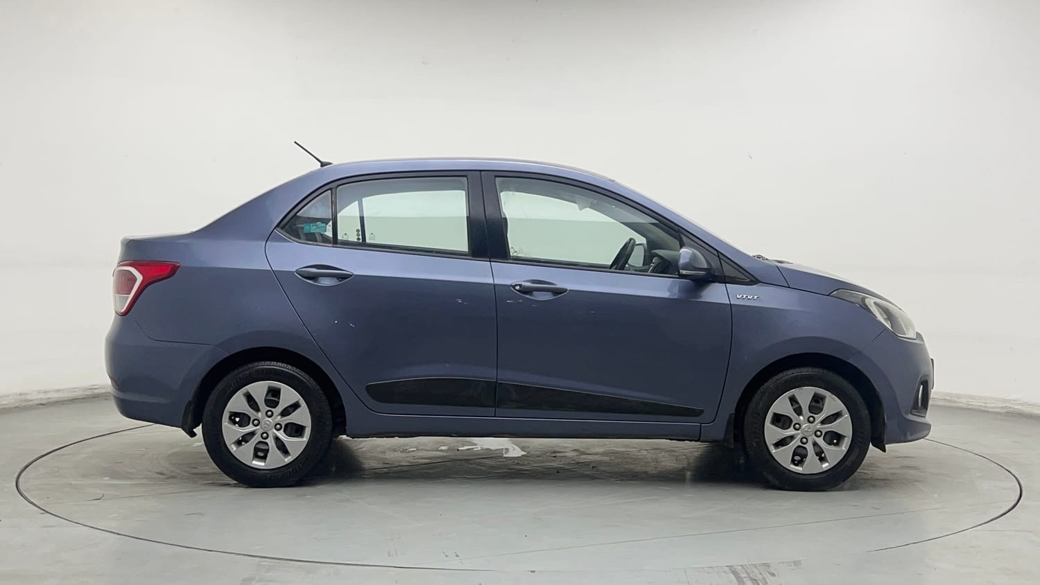 Used 2014 Hyundai Xcent S 1.2 Petrol Manual exterior RIGHT SIDE VIEW